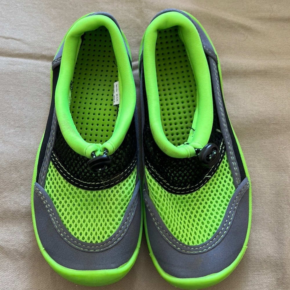 Wonder nation, size 13–1 water shoes.